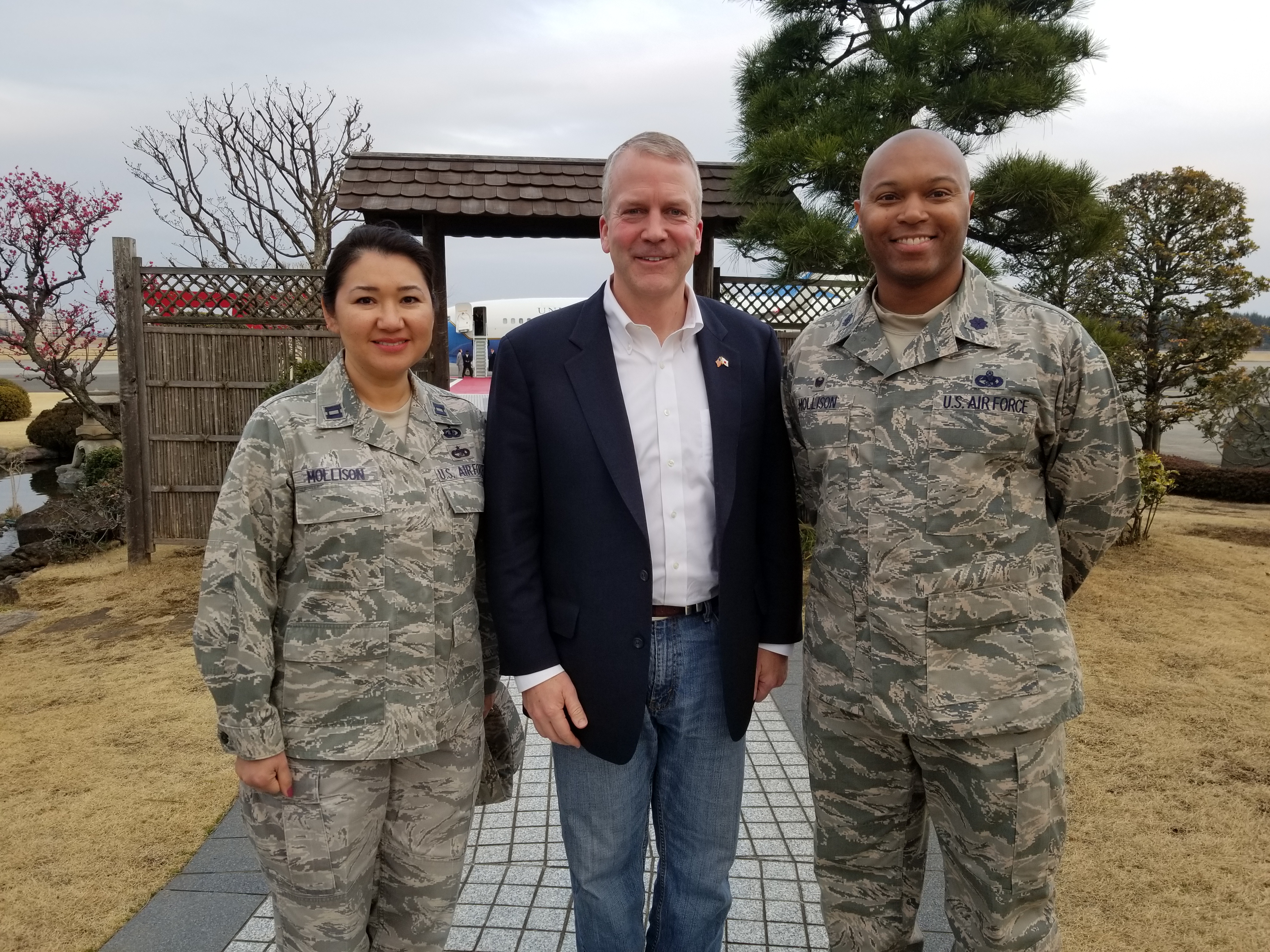 Sullivan with Alaskan service members Sullivan with Alaskan service members